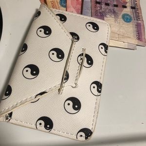 UO Ying Yang Wallet